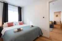 Posteľ alebo postele v izbe v ubytovaní Design 2BDR Apartment with Balcony- FREE PARKING