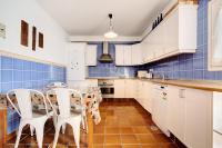 Kuchnia lub aneks kuchenny w obiekcie Villa Lucila
