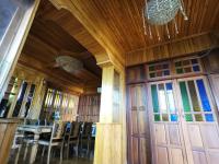 Restaurace v ubytování Thai traditional wooden house
