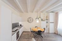 A kitchen or kitchenette at Modern & Stylish Apartment in Como City by Rent All Como