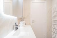 A bathroom at Modern & Stylish Apartment in Como City by Rent All Como