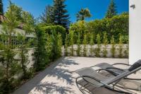 Vonkajšia záhrada v ubytovaní Modern Apartments Elle Malinska