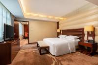 Crowne Plaza Foshan by IHG - Canton Fair free shuttle busにあるテレビまたはエンターテインメントセンター