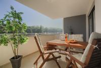 Balkón nebo terasa v ubytování Beautiful Two-Bedroom Seaside Apartment in Premantura