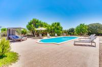 Bazén v ubytovaní Finca BELLPUIG by Mallorca Villa Selection alebo v jeho blízkosti