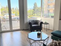 Posedenie v ubytovaní Apt w/ View of OlympusZeusTemple/4BEDR-3BATH-2KITC