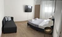 Postel nebo postele na pokoji v ubytování Art Atelier Apartments