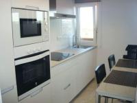 A kitchen or kitchenette at Albatros (wifi y garaje)