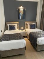 Postel nebo postele na pokoji v ubytování 12 rooms hotel
