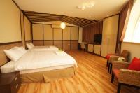 a hotel room with a bed and a television at Taitung Venice B&amp;B in Taitung City