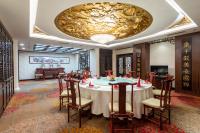 Crowne Plaza Foshan by IHG - Canton Fair free shuttle busにあるテレビまたはエンターテインメントセンター
