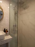 A bathroom at Apollonas Downtown - 1BR Lux Apartment - Tsimiski Ladadika - Explore Center by foot - Close to Aristotelous square