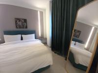 A bed or beds in a room at Apollonas Downtown - 1BR Lux Apartment - Tsimiski Ladadika - Explore Center by foot - Close to Aristotelous square