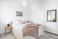 Postel nebo postele na pokoji v ubytování 2BDR apartment with Sea View in Golden Mile, Marbella