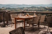 Una imagen general de la montaña o una montaña tomada desde el hotel