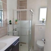 a bathroom with a shower and a toilet and a sink at meublé entier indépendant en contigu de ma maison in Saint-Georges-sur-Moulon