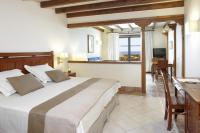 A bed or beds in a room at Princesa Yaiza Suite Hotel Resort