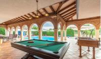 Basen w obiekcie Villa Carolus-Luxurious Istrian Villa lub w pobliżu