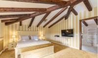 Łóżko lub łóżka w pokoju w obiekcie Villa Carolus-Luxurious Istrian Villa