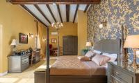 Łóżko lub łóżka w pokoju w obiekcie Villa Carolus-Luxurious Istrian Villa