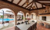 Basen w obiekcie Villa Carolus-Luxurious Istrian Villa lub w pobliżu
