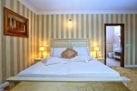 Łóżko lub łóżka w pokoju w obiekcie Villa Carolus-Luxurious Istrian Villa