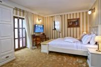 Łóżko lub łóżka w pokoju w obiekcie Villa Carolus-Luxurious Istrian Villa