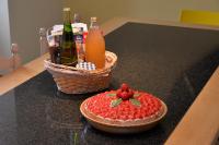 a fruit pizza on a counter with a basket of drinks at S&#39;Harzala Jaune in Bergheim