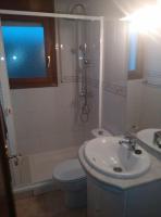 Koupelna v ubytování Villa climatisée bord de mer avec piscine privée