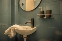 A bathroom at Hermes Apartment on Aristotelous Midas Home