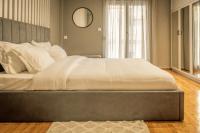 A bed or beds in a room at Hermes Apartment on Aristotelous Midas Home