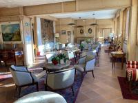 Reštaurácia alebo iné gastronomické zariadenie v ubytovaní Hotel Nevada