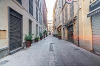 an empty street in a city with buildings at Studio inspiration hôtel standing Vieux-Port in Marseille