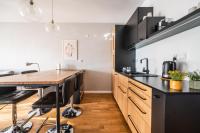 Kuchyňa alebo kuchynka v ubytovaní Krucza Apartment ~ Self check-in 24h ~ Parking and Lift