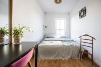 Posteľ alebo postele v izbe v ubytovaní Krucza Apartment ~ Self check-in 24h ~ Parking and Lift