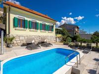Bazén v ubytování Holiday Home Petra by Interhome nebo v jeho okolí