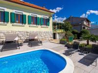 Bazén v ubytování Holiday Home Petra by Interhome nebo v jeho okolí