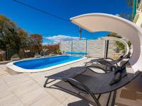 Bazén v ubytování Holiday Home Petra by Interhome nebo v jeho okolí
