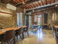 Reštaurácia alebo iné gastronomické zariadenie v ubytovaní Holiday Home Le Poggiole-1 by Interhome