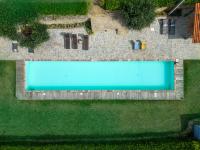 Bazén v ubytovaní Apartment Rosso by Interhome alebo v jeho blízkosti