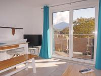 A general mountain view or a mountain view taken from Az apartmant