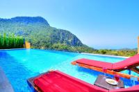 Bazén v ubytování Villa Monte Private Villa perfect peaceful family retreat nebo v jeho okolí