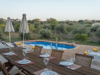 Bazén v ubytování Montes Albi Villa - Your Familly Destination nebo v jeho okolí