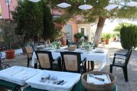 Restauracja lub miejsce do jedzenia w obiekcie Casa Rural Los Morales Ronda by CasaTuristica