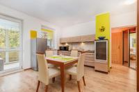 Kuchyňa alebo kuchynka v ubytovaní Rezydencja Spacerowa Apartamenty by Noclegi Renters