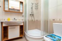 Kúpeľňa v ubytovaní Rezydencja Spacerowa Apartamenty by Noclegi Renters