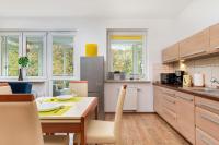 Kuchyňa alebo kuchynka v ubytovaní Rezydencja Spacerowa Apartamenty by Noclegi Renters
