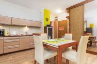 Kuchyňa alebo kuchynka v ubytovaní Rezydencja Spacerowa Apartamenty by Noclegi Renters