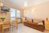 Televízia a/alebo spoločenská miestnosť v ubytovaní Rezydencja Spacerowa Apartamenty by Noclegi Renters