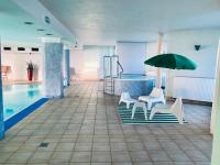 Basen w obiekcie City view Wellness Apartment swim&steam&relax lub w pobliżu